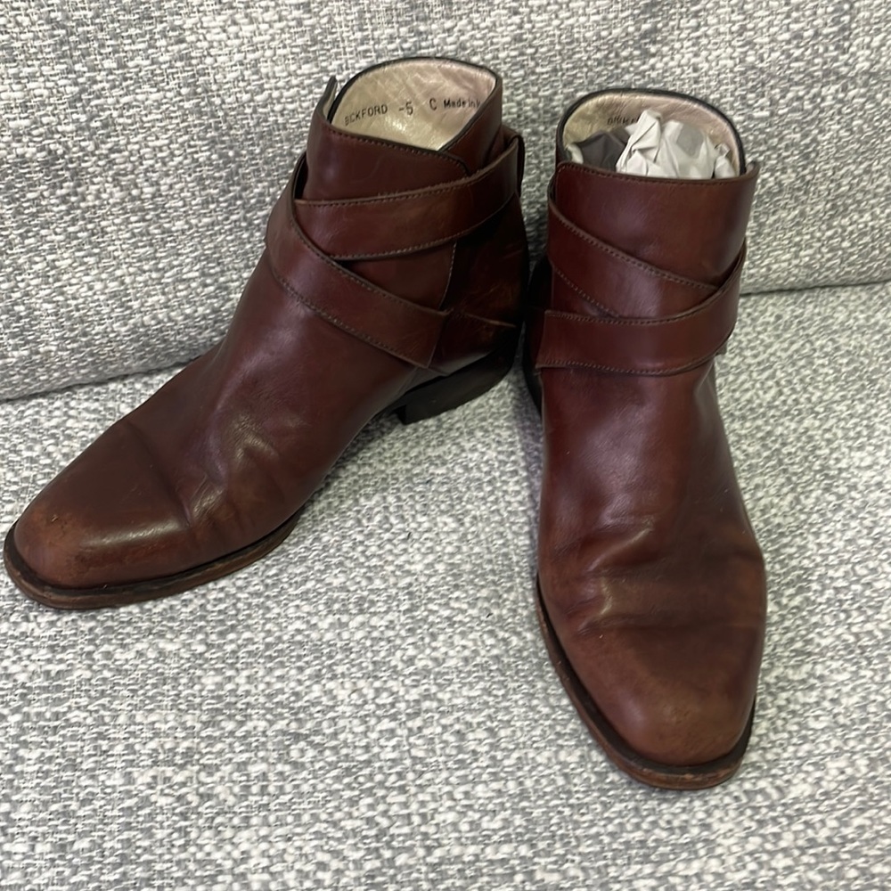 BALLY - Classic Brown leather short boots w/cross ankle straps detailing 7.5 US.